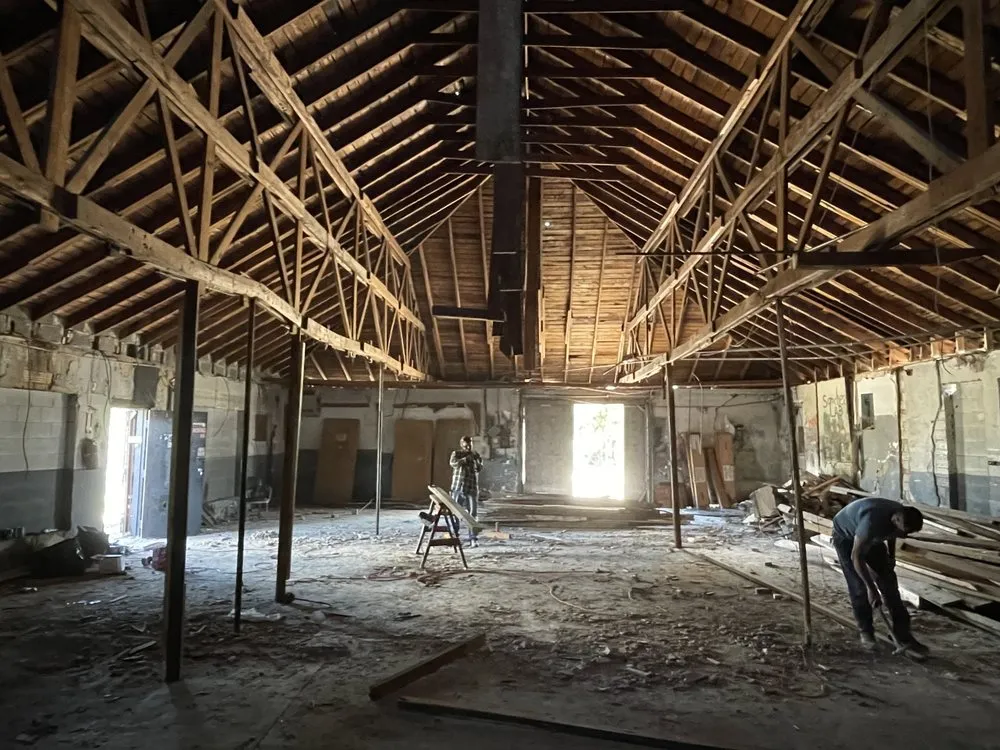 Top-rated residential landscaping experts serving Louisville, KY - BlackSwan property solutions