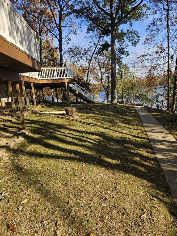 Custom yard cleanup service in Vandalia, IL by Blackwell Lawncare