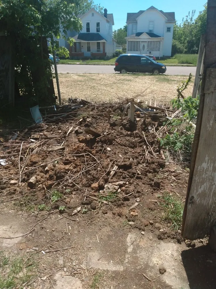 Affordable landscaping services for homes in Dayton, OH by Bladecutters