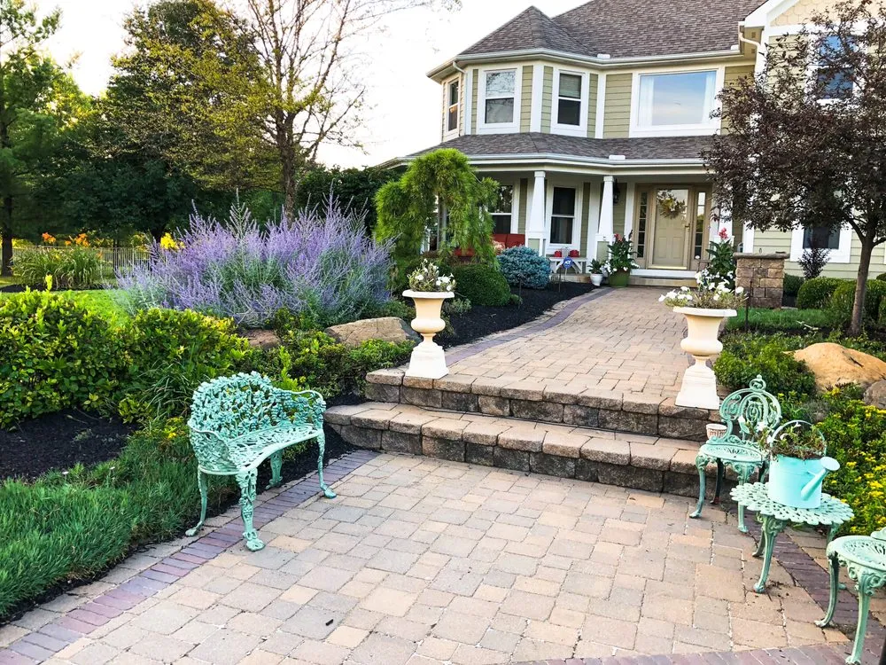 Professional residential landscaping in Dayton, OH - Bladecutters