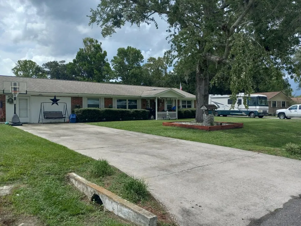 Professional yard maintenance in Jacksonville, FL - Blades On Blades