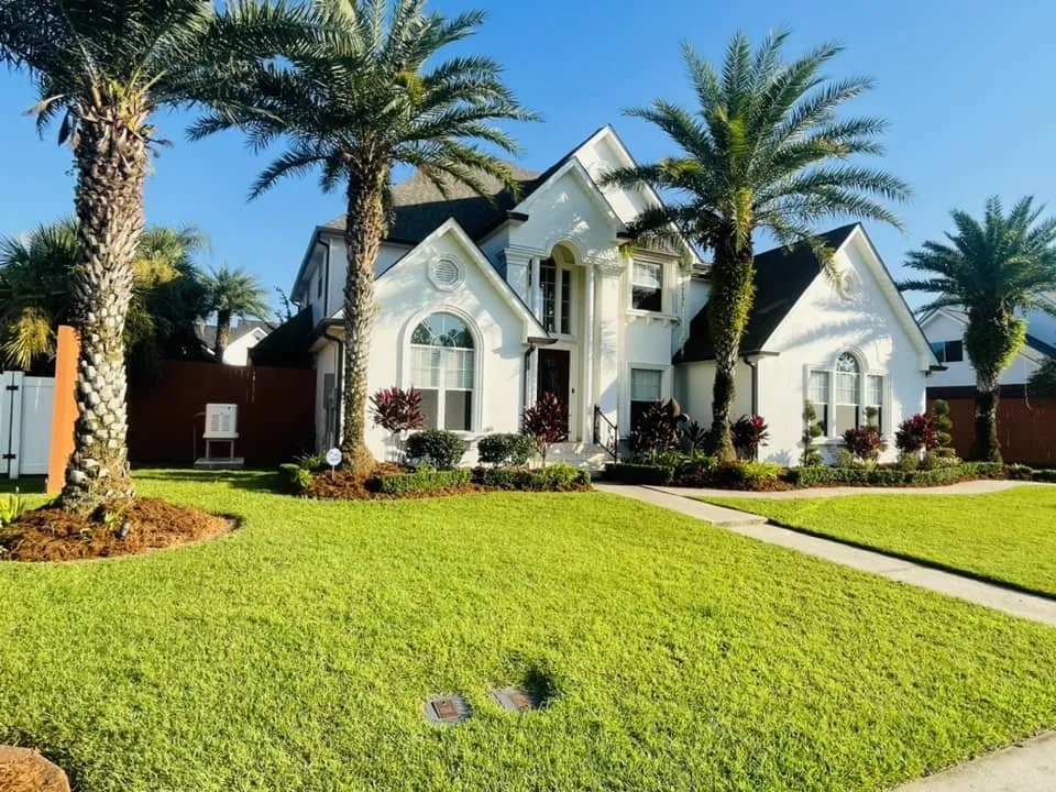 Custom yard maintenance for beautiful yards in Norco, LA by Blakley's Landscaping
