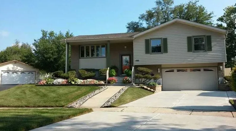 Local garden landscaping in Calumet City, IL - Blakney Lawn Maintenance