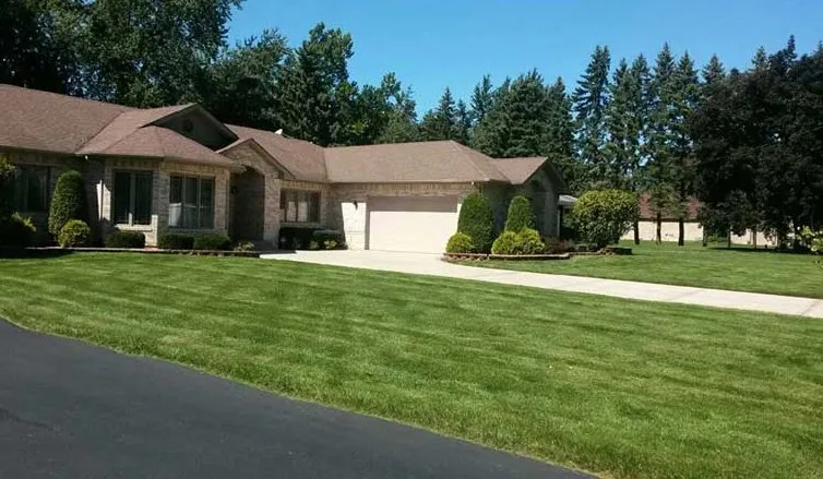 Trusted lawn mowing service in Calumet City, IL - Blakney Lawn Maintenance