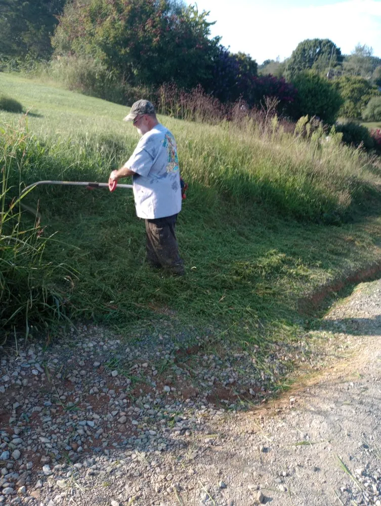 Custom lawn care service in Dandridge, TN - Blalock’s Outdoor Solutions