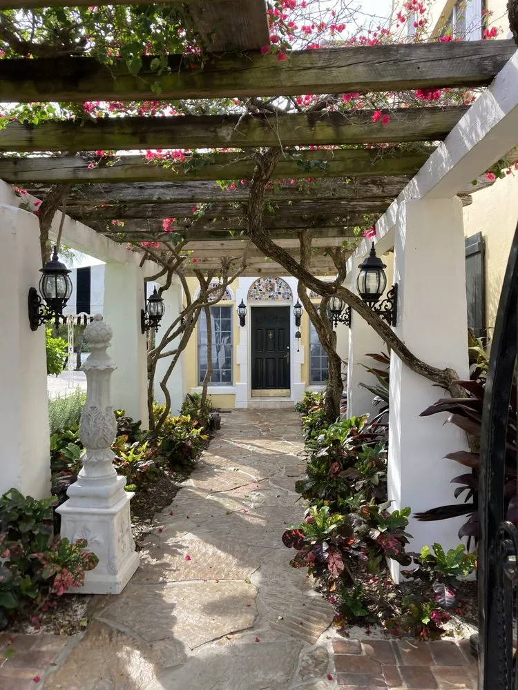 Top-rated yard maintenance with custom design in Trinity, FL by Blanco’s Solutions