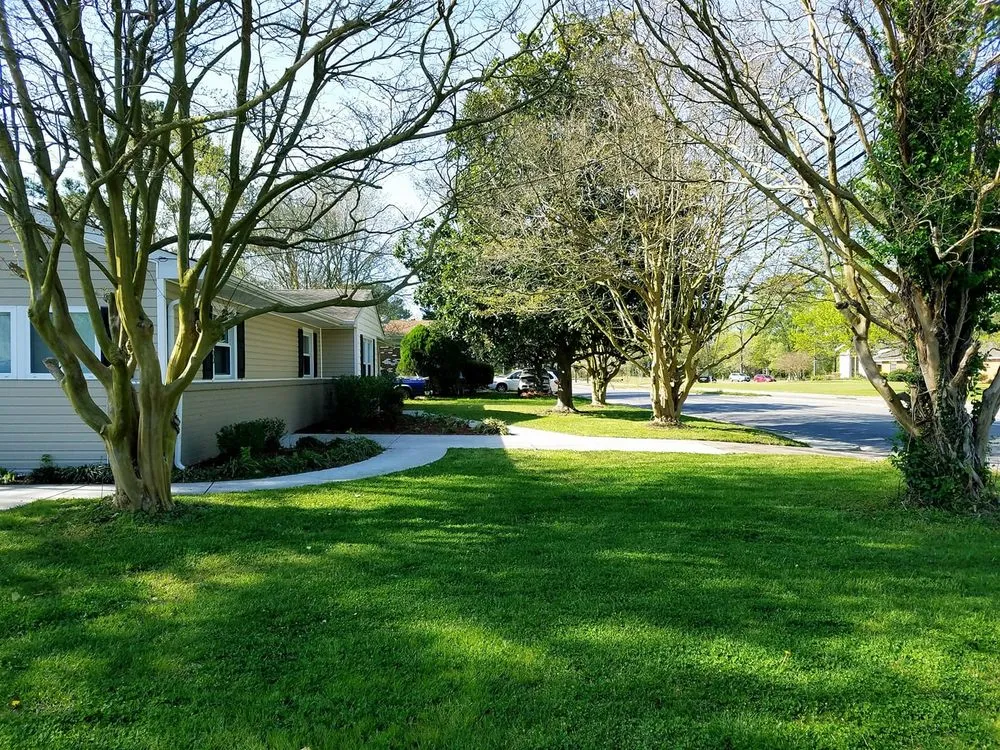 Top-rated landscaping services with custom design in Virginia Beach, VA by Blanding's Lawn Care