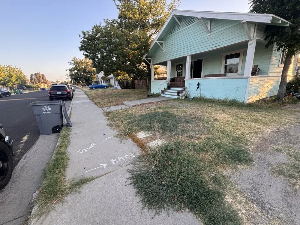 Reliable lawn mowing service in Selma, CA - Blas Lawn Service