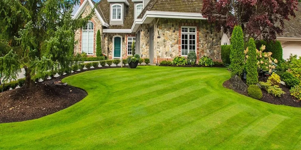 Custom yard maintenance in Miamisburg, OH - Blatz Property Services