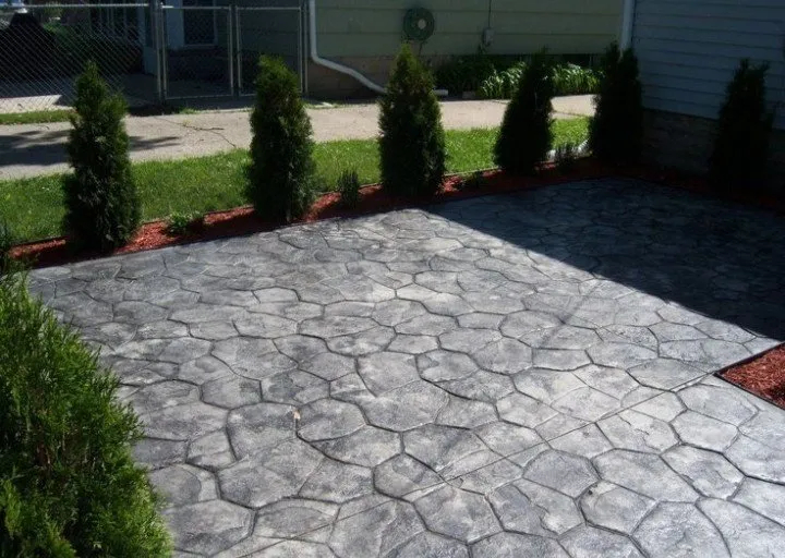 Local yard cleanup service with custom design in Lakeland, FL by Bledsoes Creative Customs