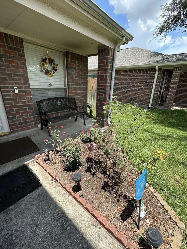 Expert yard maintenance in Tomball, TX - Blewz Pressure Washing And Landscape Specialists