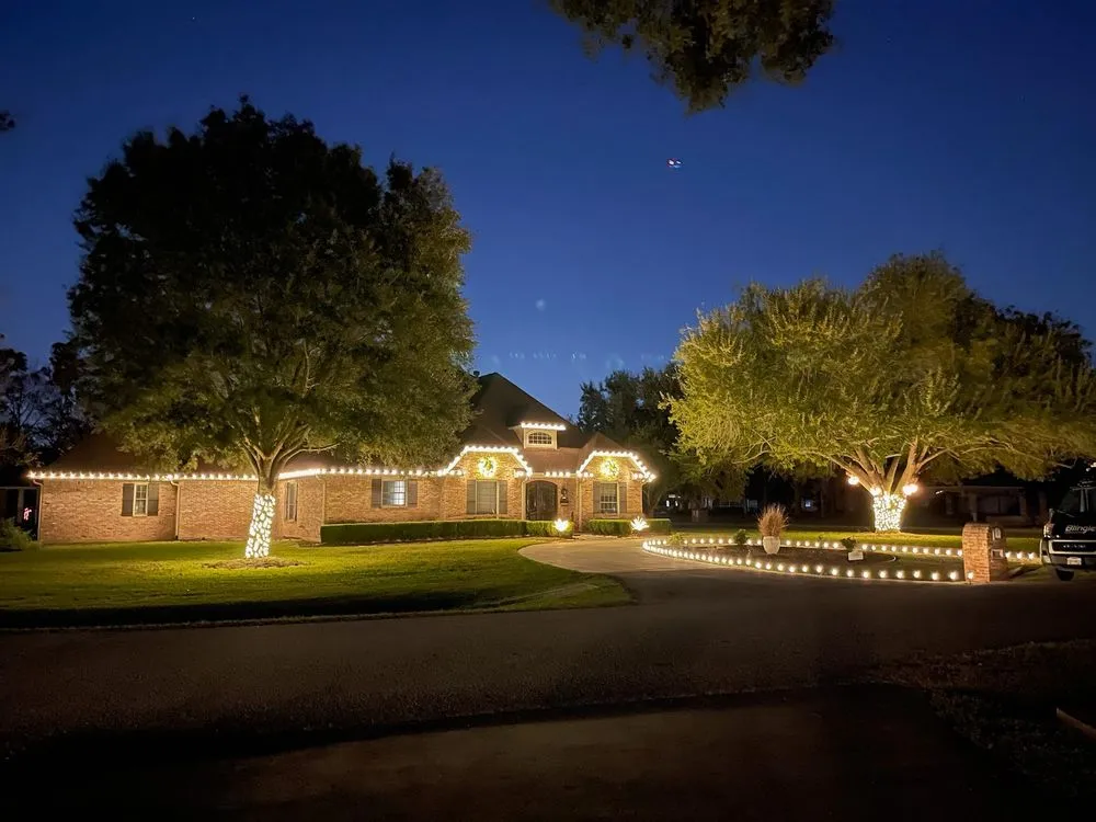 Top-rated yard cleanup service in Rosenberg, TX - Blingle Premier Lighting of Greater Sugar Land