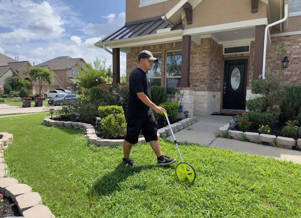Custom yard cleanup service experts serving Rosenberg, TX - Blingle Premier Lighting of Greater Sugar Land