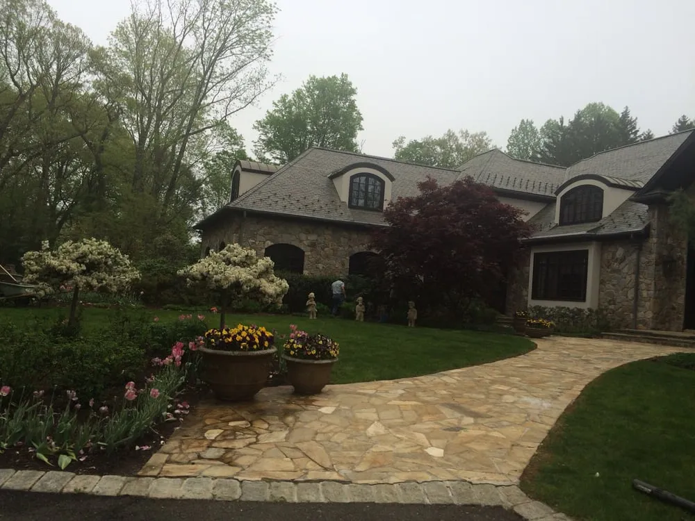 Trusted yard cleanup service for beautiful yards across Summit, NJ - Blizard Landscaping