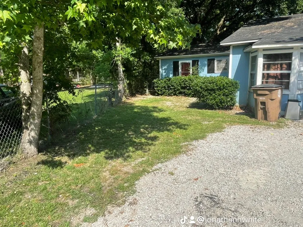 Professional lawn care service in Mobile, AL - Blizzard’s Landscaping & Assembly