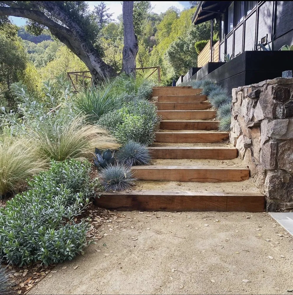 Expert landscape installation experts serving West Menlo Park, CA - Bloom and Lawn Landscape
