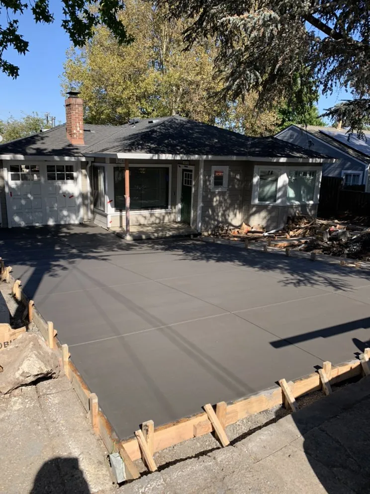 Custom lawn mowing service for homes across West Menlo Park, CA - Bloom and Lawn Landscape