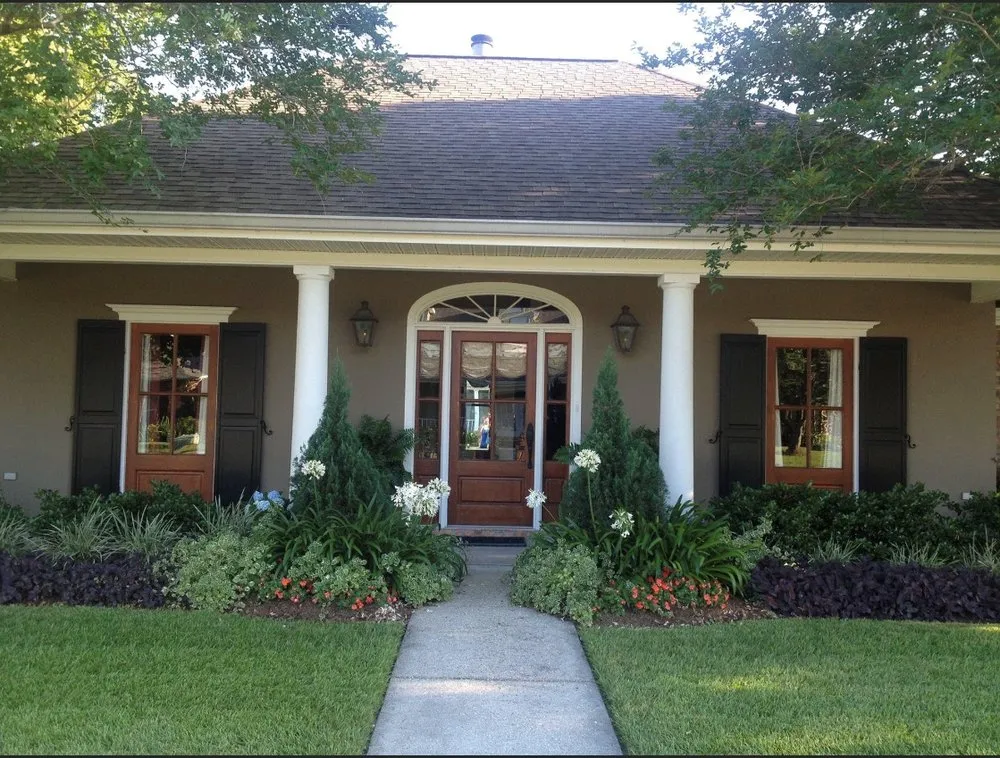 Custom outdoor landscaping in New Orleans, LA - Blooming Gardens