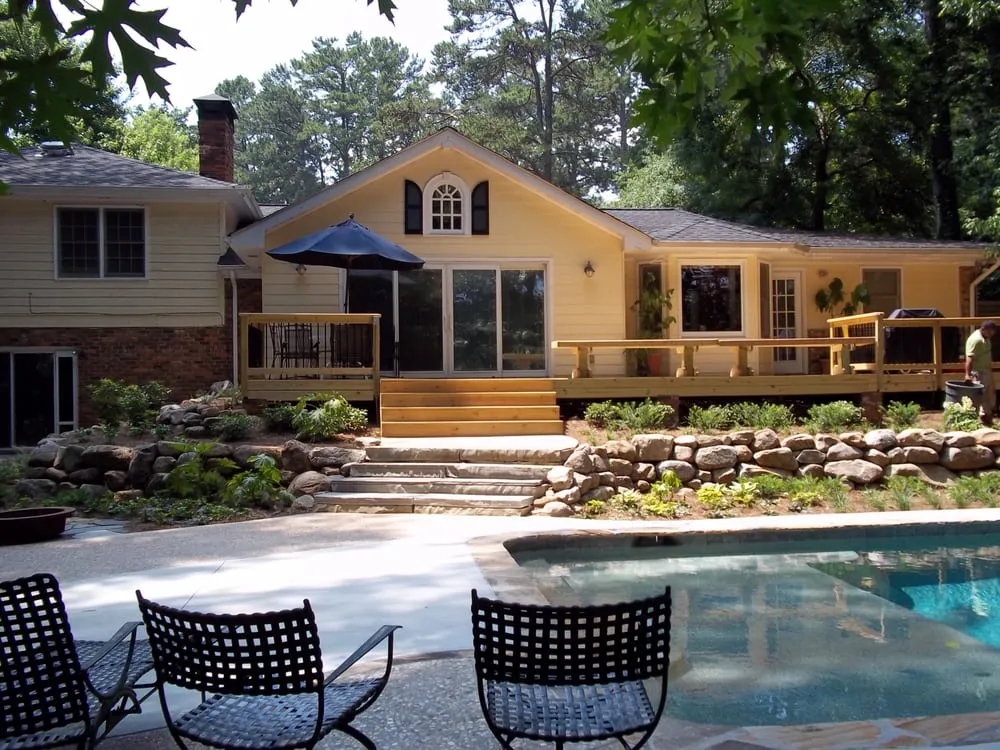 Custom lawn care service experts serving Mableton, GA - Bloom'n Gardens Landscape