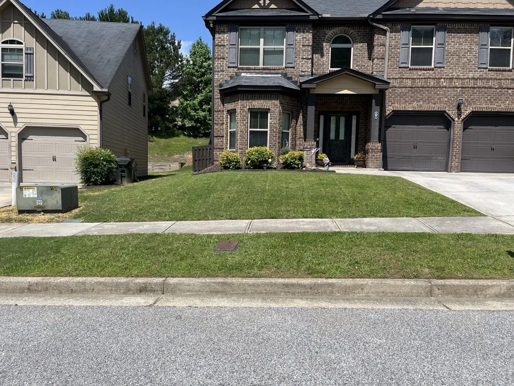 Reliable yard maintenance in Snellville, GA by Blooms Lawn Maintenance & Design