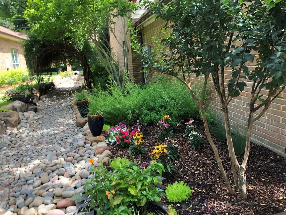 Trusted lawn care service for homes in Midlothian, TX by Bloomscapes Design