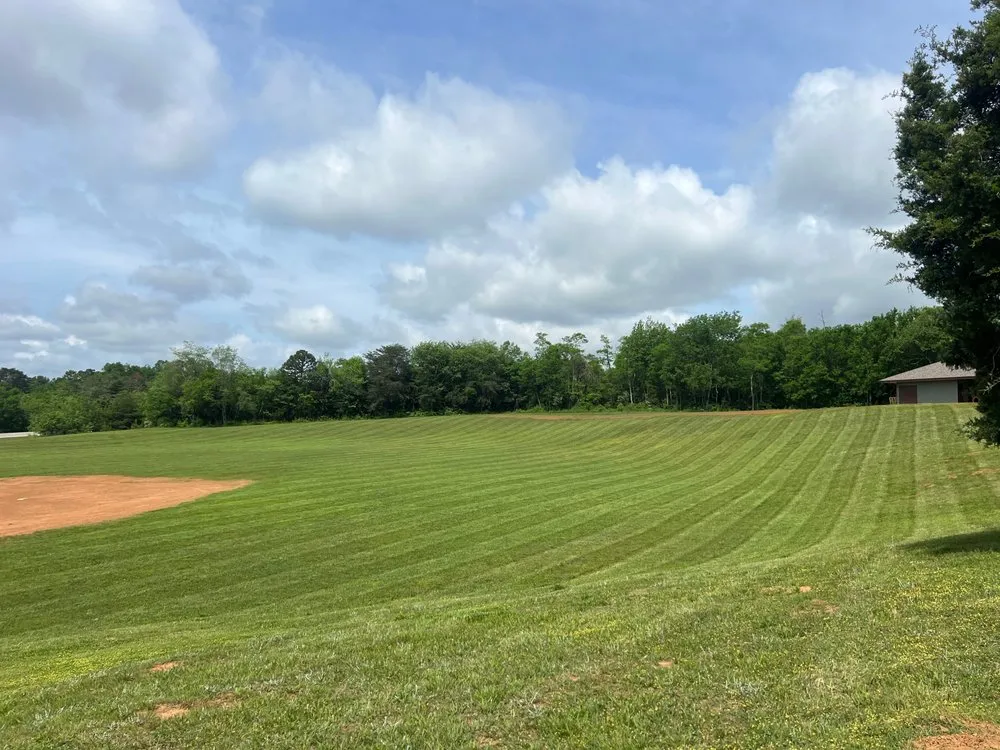 Top-rated outdoor landscaping for homes across Louisville, TN - Blount Mowing