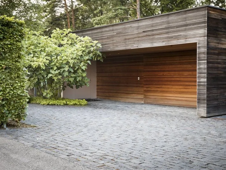 Local residential landscaping in Mount Pleasant, SC by Blue Crab Outdoor Living Spaces