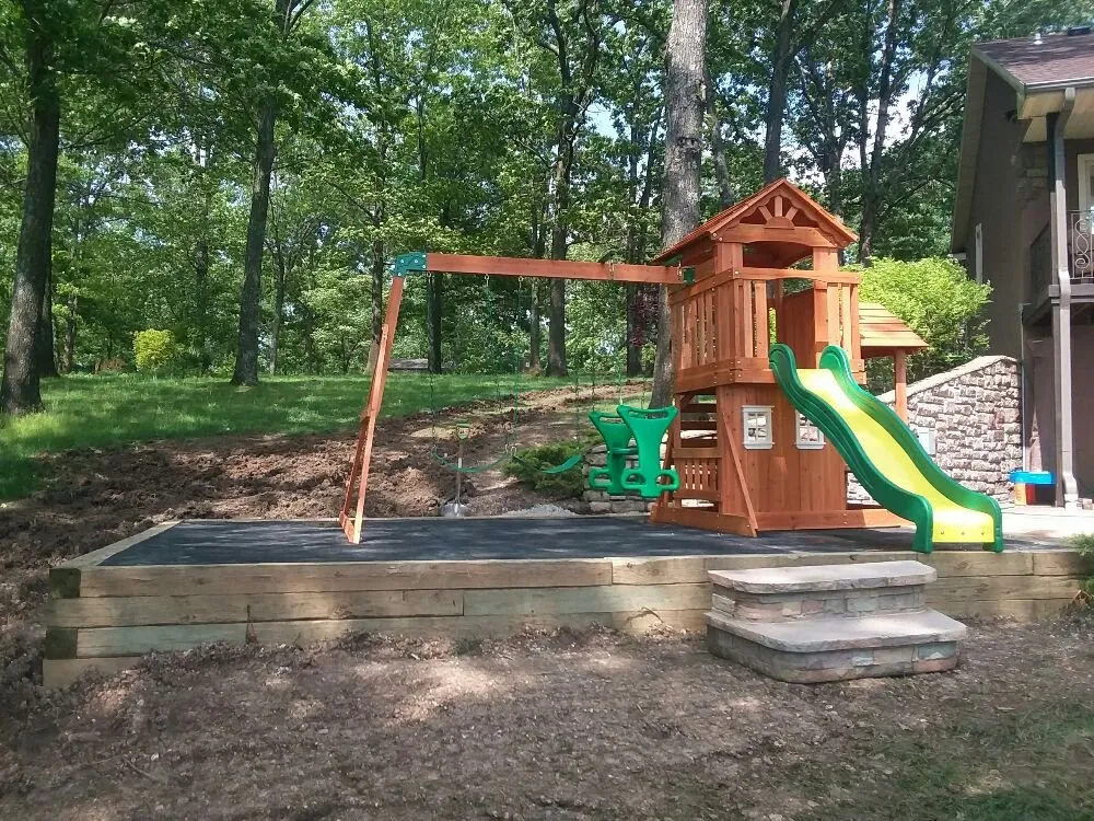 Custom yard cleanup service in Rueter, MO - Blue Diamond