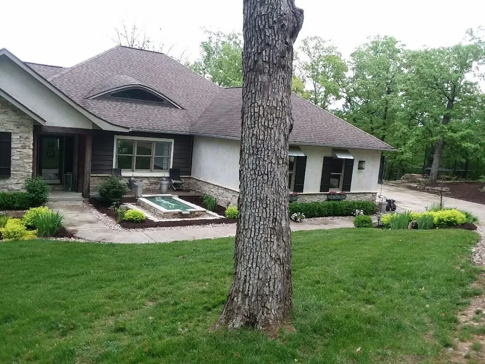 Professional landscaping services experts serving Rueter, MO - Blue Diamond