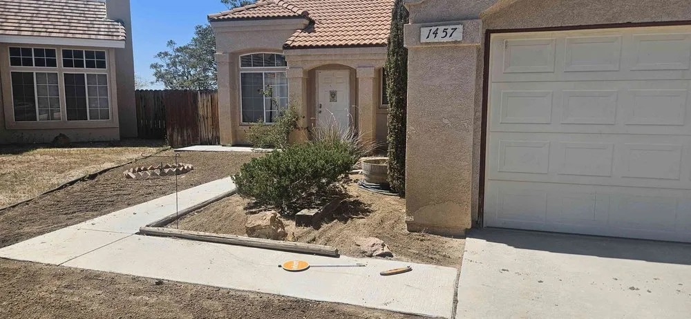 Reliable garden landscaping in Lancaster, CA by Blue Jay Landscaping