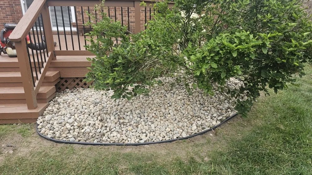 Professional garden landscaping in Shelby Township, MI by Blue Landscaping