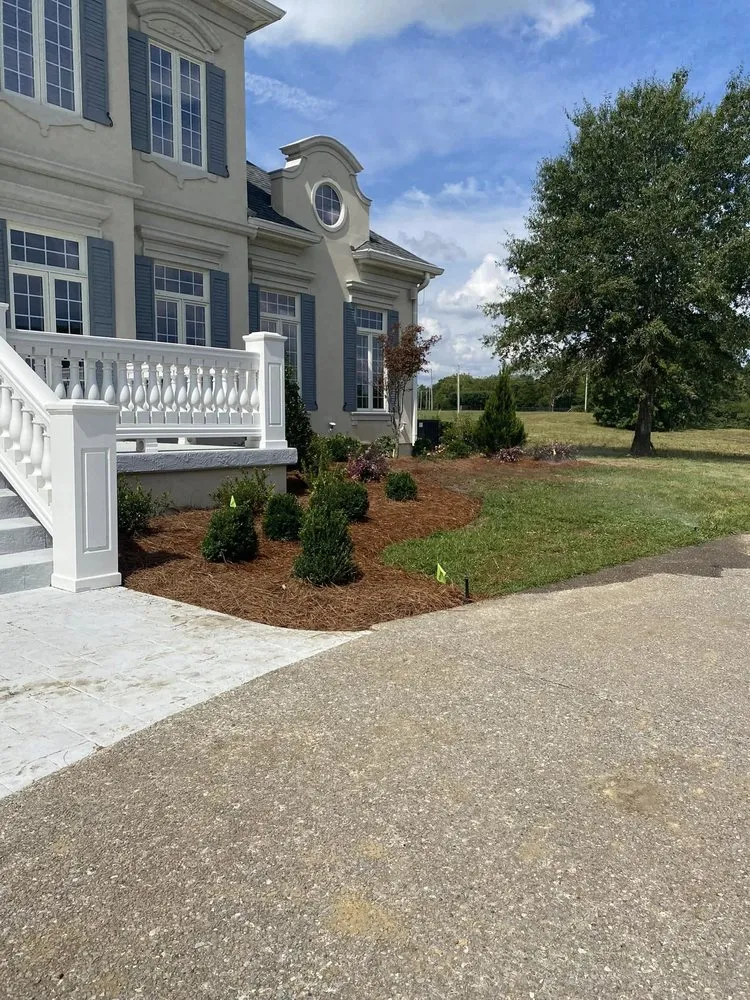 Professional garden landscaping in Lebanon, TN - Blue Leaf Landscaping