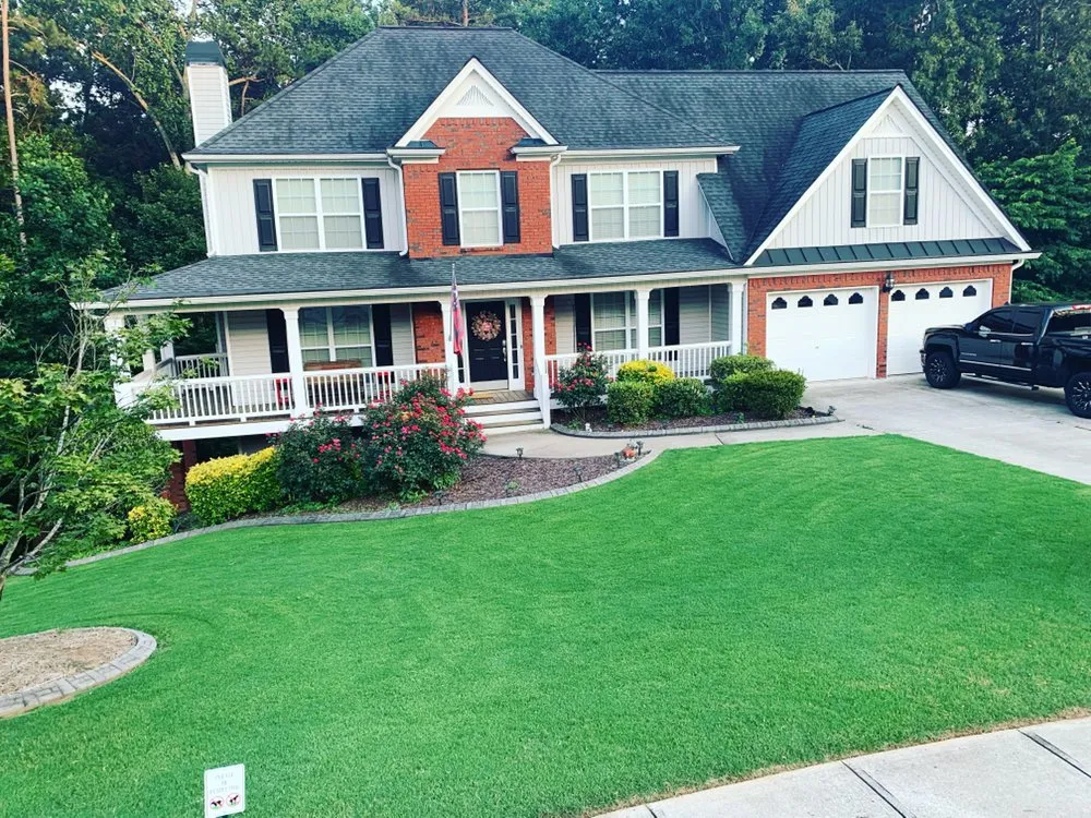 Reliable lawn care service experts serving Dallas, GA - Blue Line Lawn Care