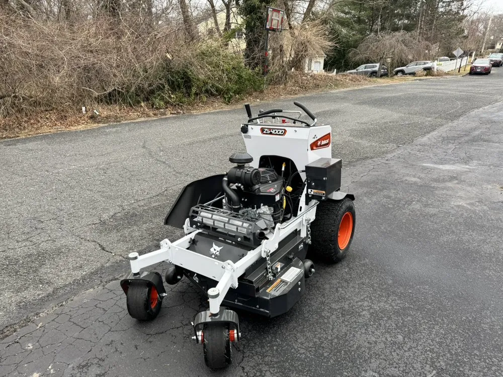 Affordable lawn mowing service in Patchogue, NY - Blue Line