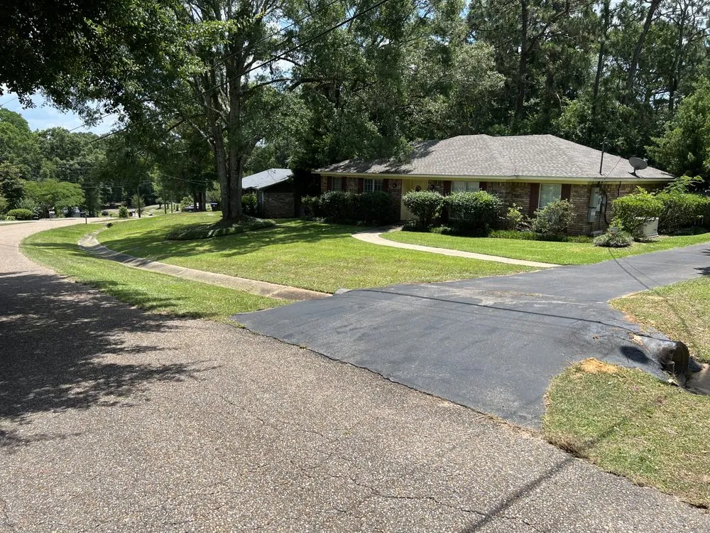 Professional lawn care service for residential properties across Mobile, AL - Blue Meadows Lawncare