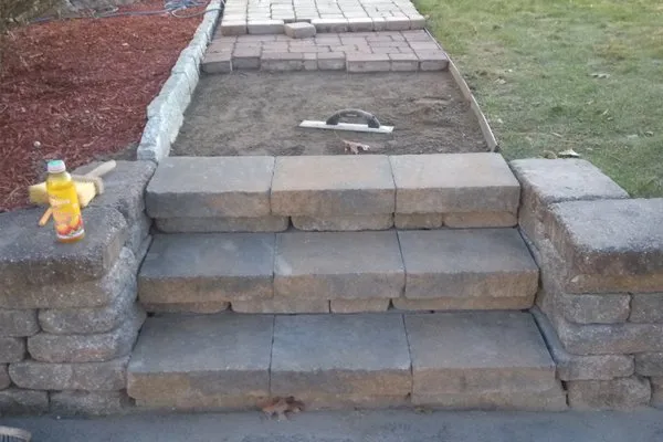 Local yard maintenance experts serving Salem, NH - Blue Mist Hardscape