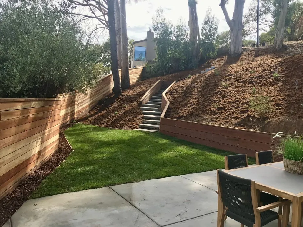 Professional lawn care service experts serving Menlo Park, CA - Blue Oak Landscaping