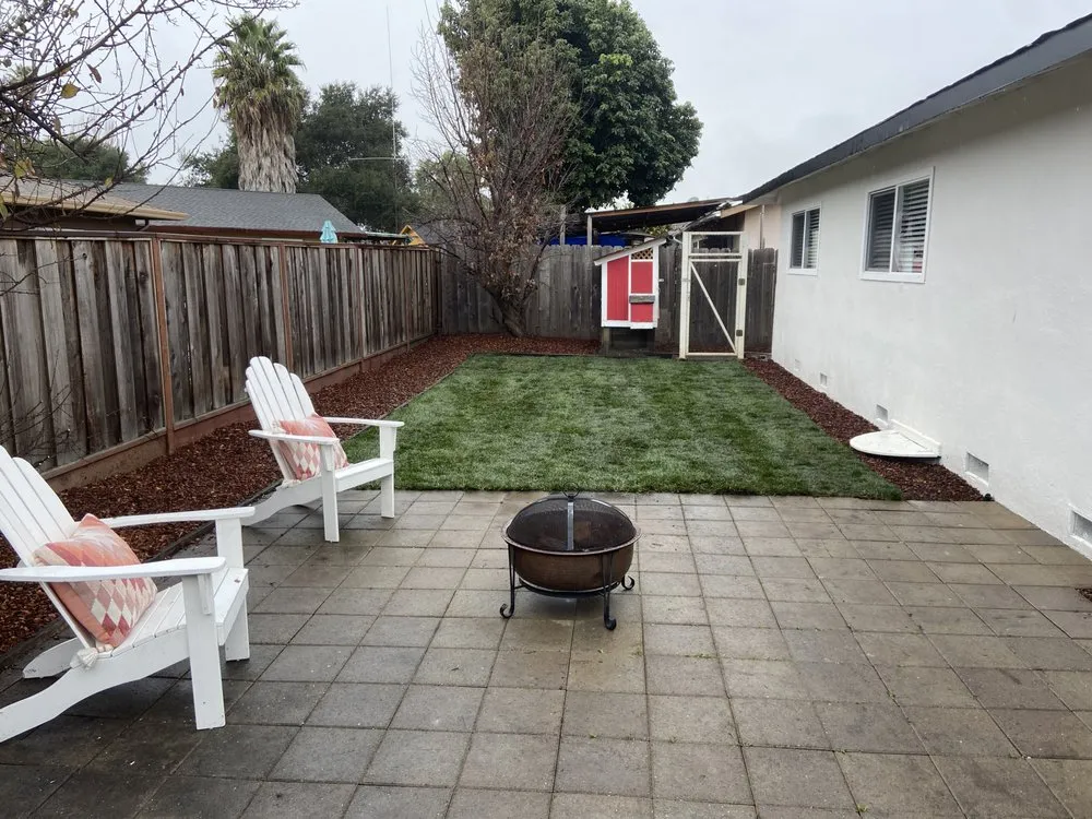 Expert yard maintenance with custom design in Menlo Park, CA by Blue Oak Landscaping