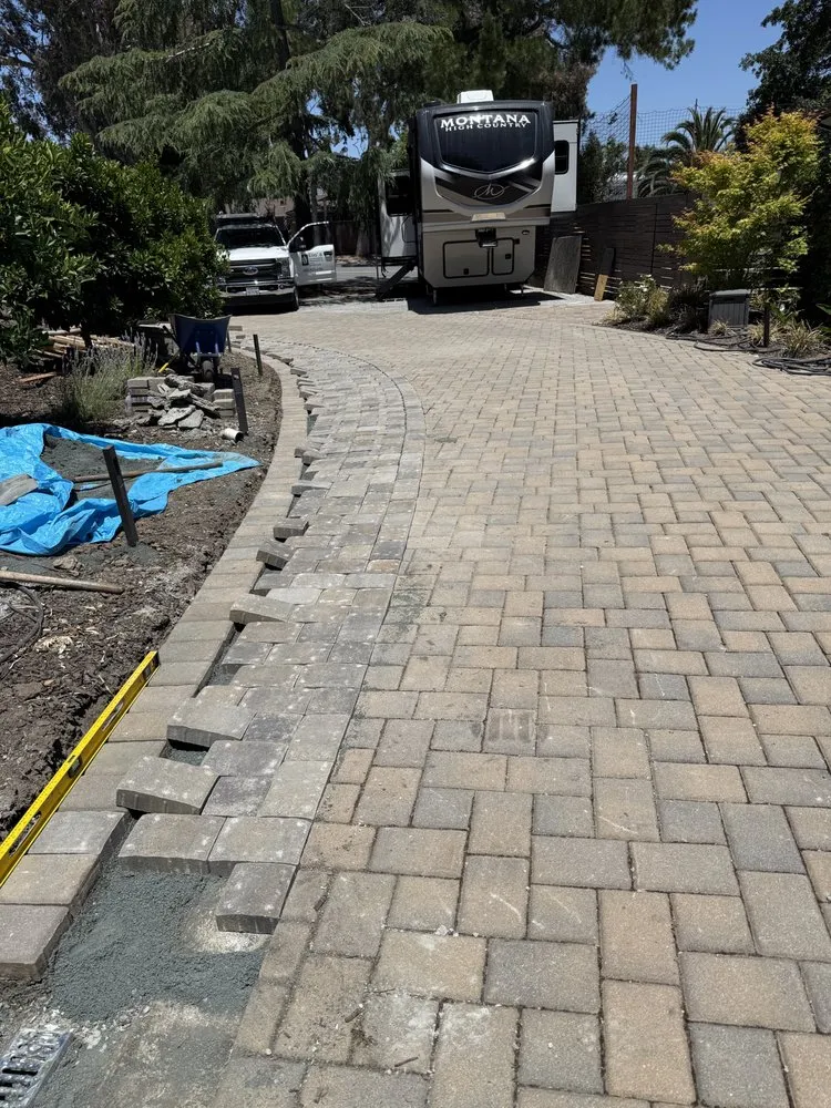 Expert residential landscaping for beautiful yards in Menlo Park, CA by Blue Oak Landscaping