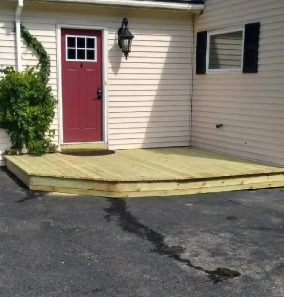 Professional landscaping services experts serving Bonifay, FL - Blue River Carpentry And Landscaping