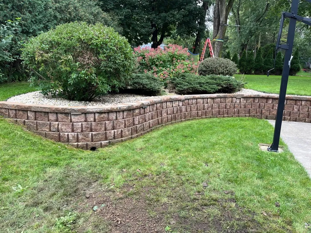 Professional outdoor landscaping experts serving Kenosha, WI - Blue River Landscaping
