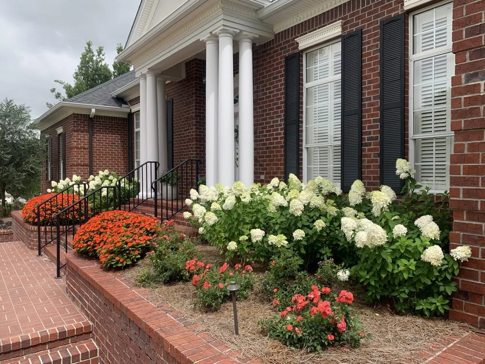 Top-rated yard maintenance for beautiful yards in Pensacola, FL by Blue Sky Landscaping