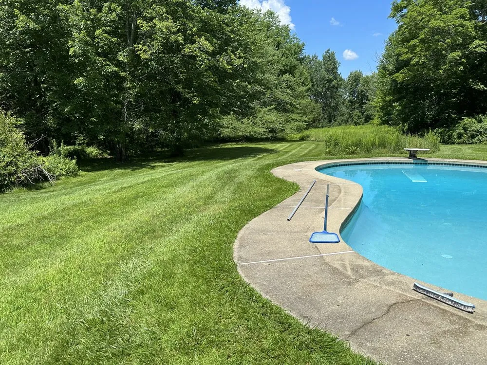 Trusted lawn care service experts serving Raymond, NH - Blue Sky Landscaping