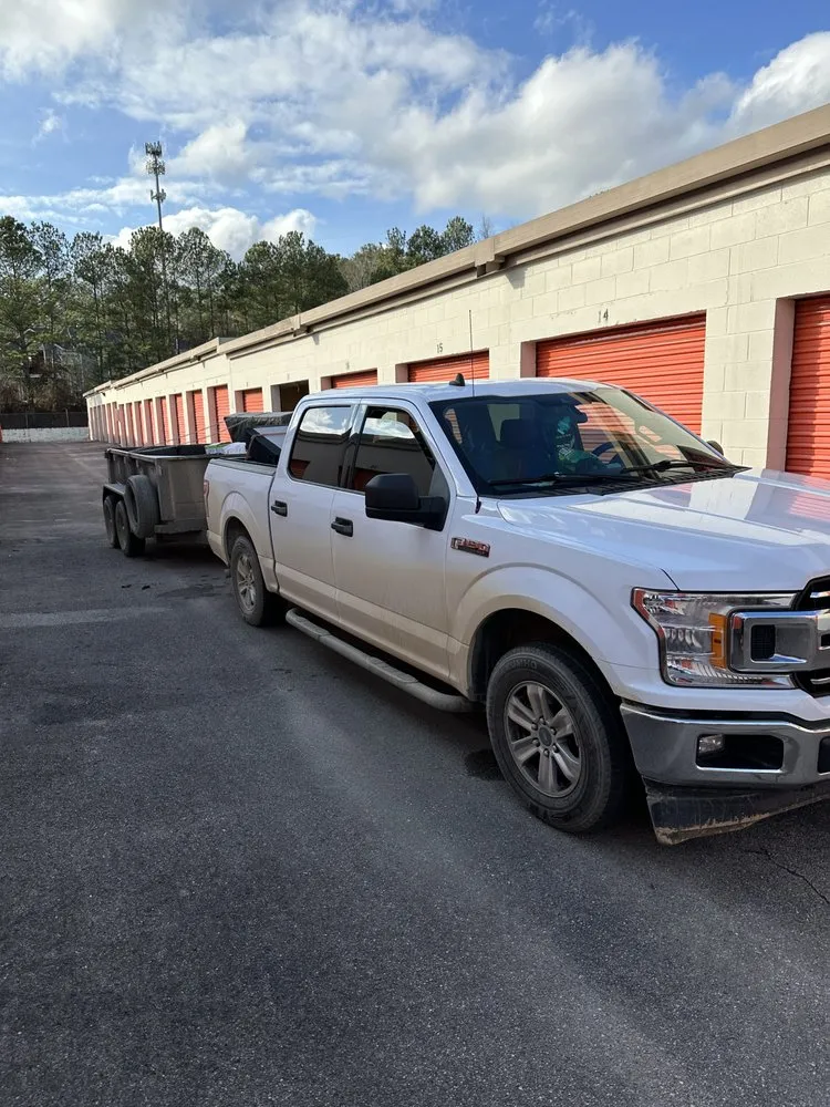 Professional yard cleanup service in Calera, AL by Blue Sky Lawn care