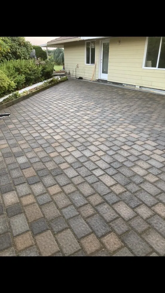 Local outdoor landscaping in Lynnwood, WA by Blue Sky Services