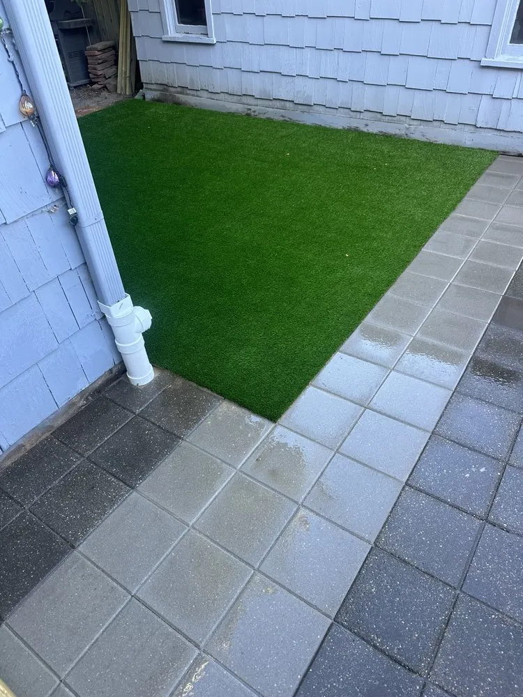 Custom residential landscaping experts serving Milwaukee, WI - Blue Star Landscaping & Construction