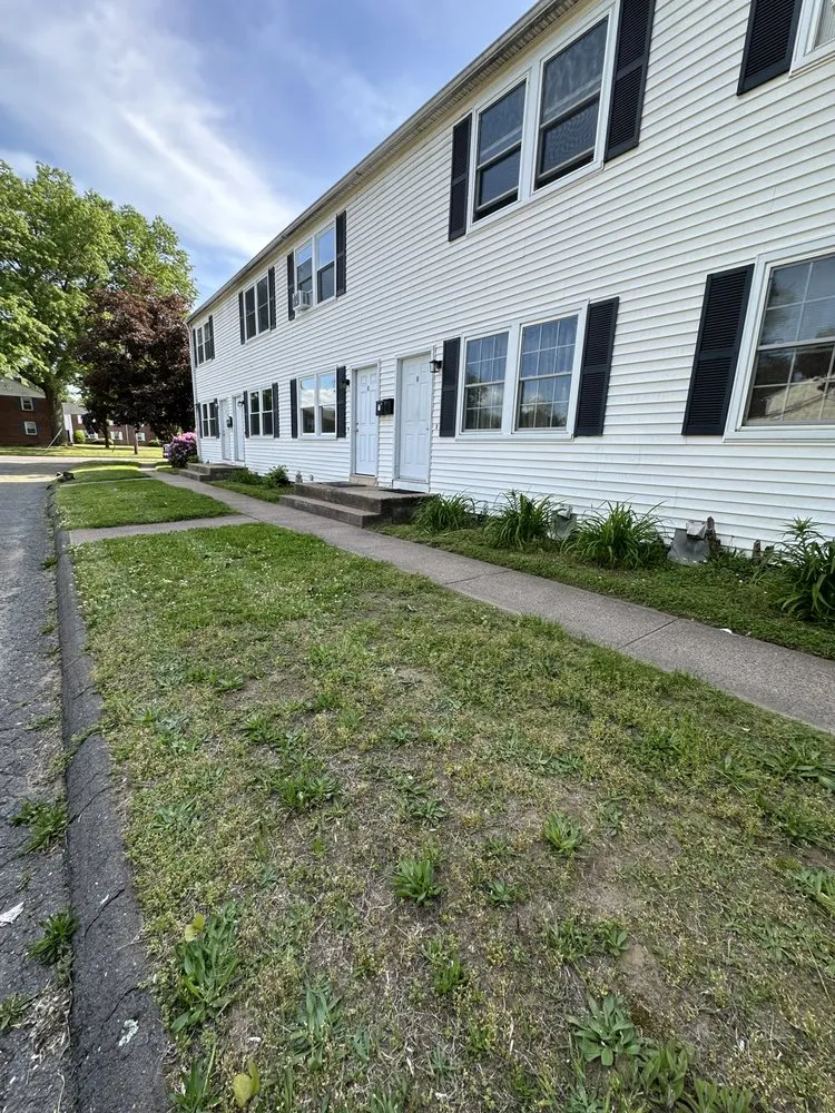 Custom lawn care service in New Britain, CT by Blue Truck