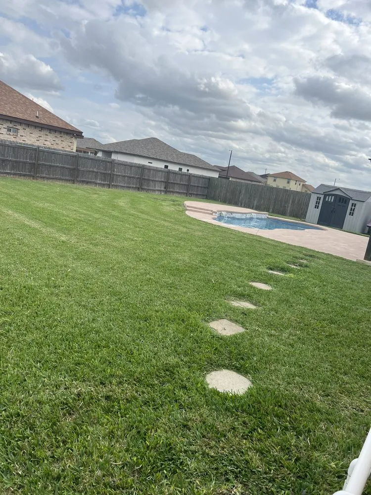 Local lawn mowing service experts serving Donna, TX - Blue Valley Lawn Service & Trailer Rentals