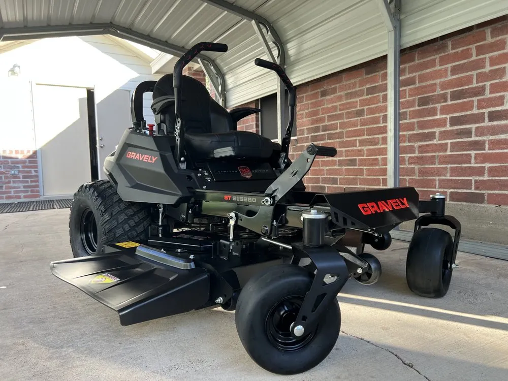 Professional lawn care service experts serving Donna, TX - Blue Valley Lawn Service & Trailer Rentals