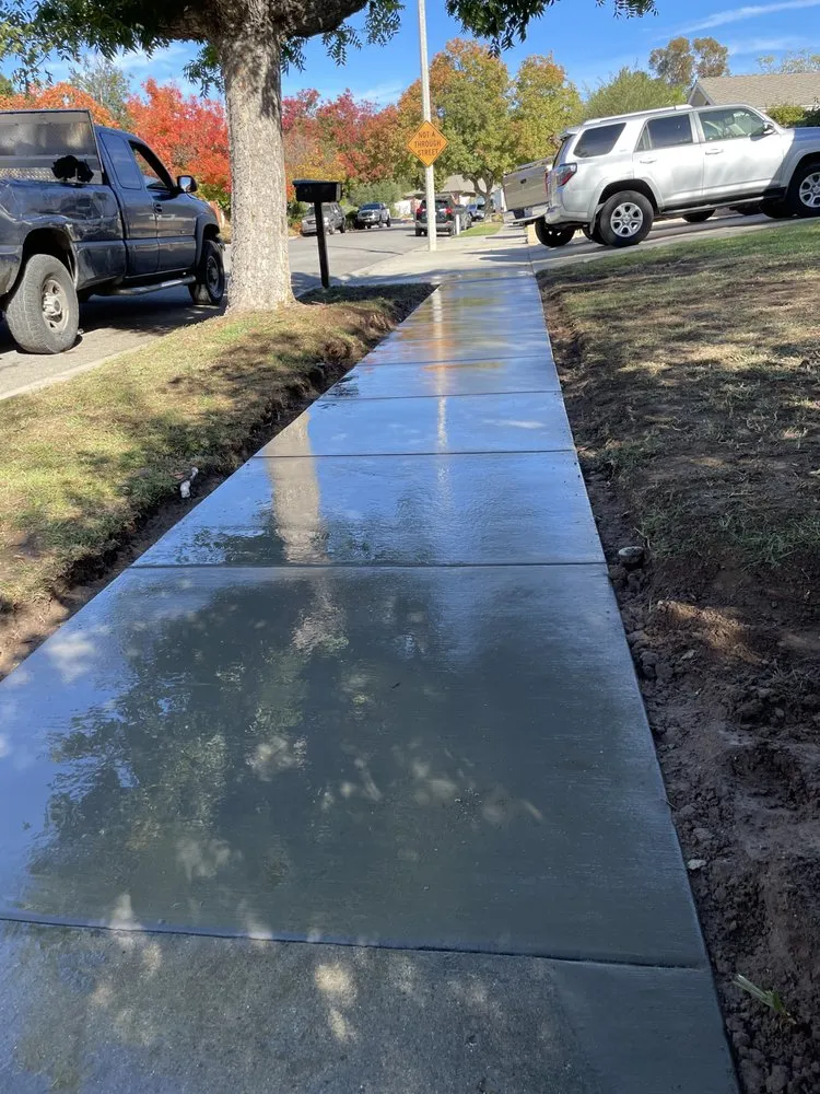 Reliable lawn mowing service in Oxnard, CA by Blue View landscaping